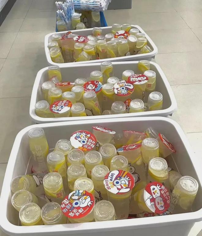 美食进校园！现在都流行学校食堂爆改商场餐饮区了？(图4)