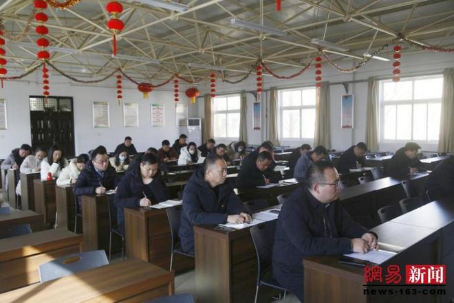 漯河市实验中学召开2024-2025学年第二学期开学工作会(图3)