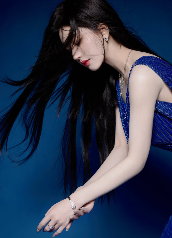 《漂亮的大学女生》973V(图1)
