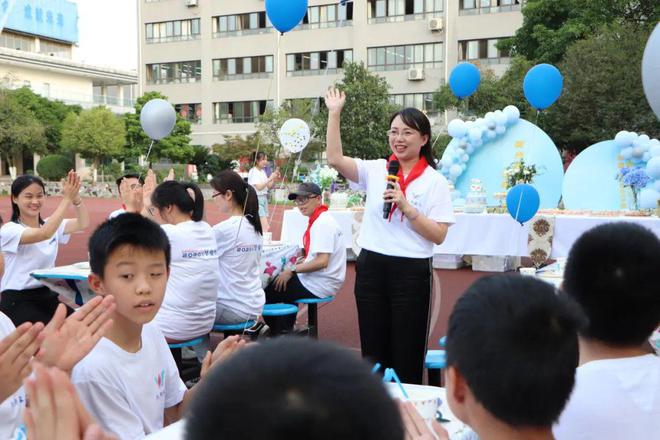 封面人物丨“有味道”的学校什么样？她用20年诠释“教育即生活”(图7)
