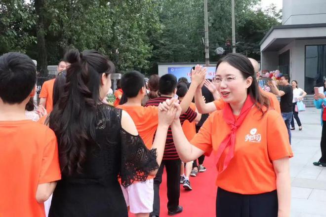 封面人物丨“有味道”的学校什么样？她用20年诠释“教育即生活”(图9)