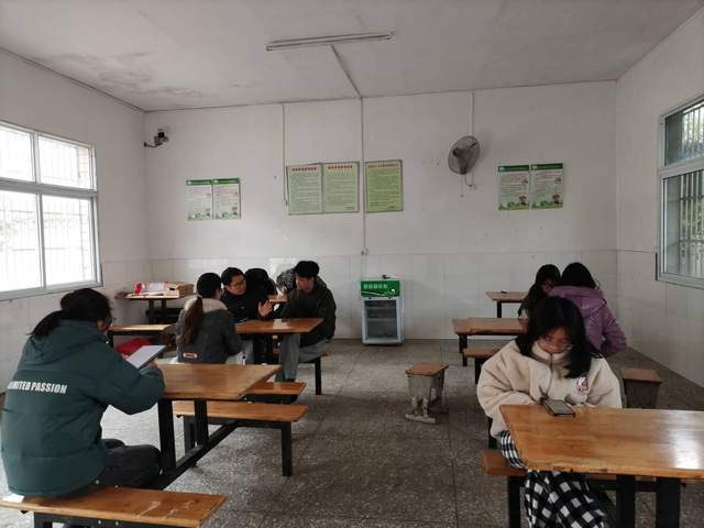 新邵县龙溪铺镇坳下八一完全小学召开食品安全调度会(图2)