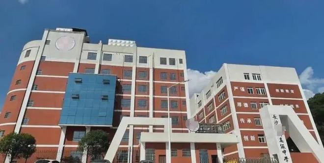 老人睡觉被泼冷水后续：学校被约谈道歉教育局通报果然有内情(图2)