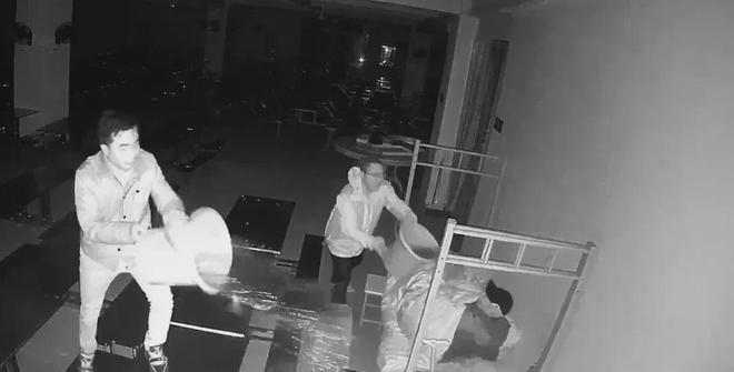 老人睡觉被泼冷水后续：学校被约谈道歉教育局通报果然有内情(图5)