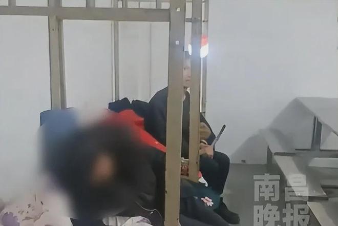 老人睡觉被泼冷水后续：学校被约谈道歉教育局通报果然有内情(图8)