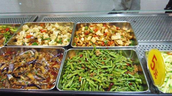 我们来看看学校食堂承包有哪些优点(图1)