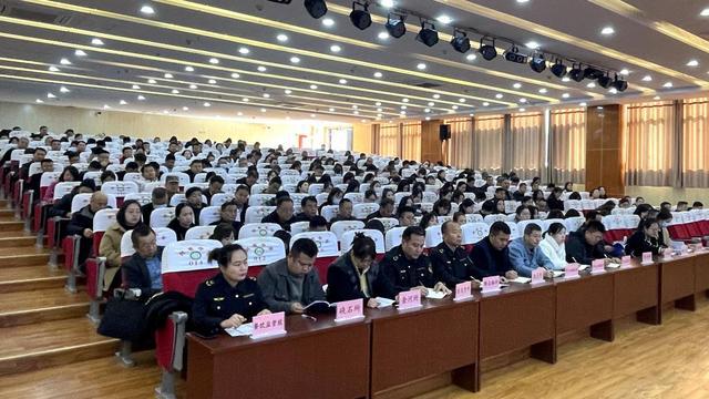 宝鸡市金台区召开2025年“校园餐”集中整治推进会暨食品安全培训会(图2)