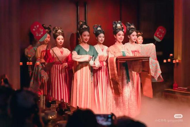 人均﻿500 元年轻人爱上“进宫” 吃饭(图3)