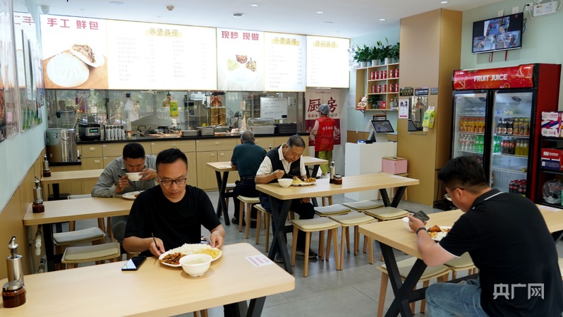 北京朝阳区平房地区逸翠园社区打造幸福邻里餐厅(图2)