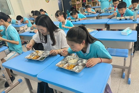 洛阳市人大常委会出台专项决定守护校园“餐桌安全”(图1)
