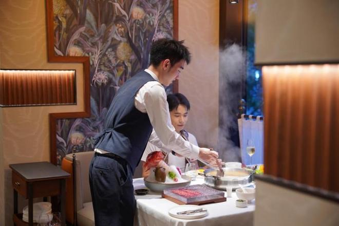 聚焦精致用餐需求 海底捞全国首家臻选店开业(图3)