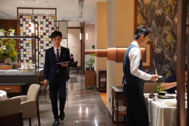 聚焦精致用餐需求 海底捞全国首家臻选店开业(图4)