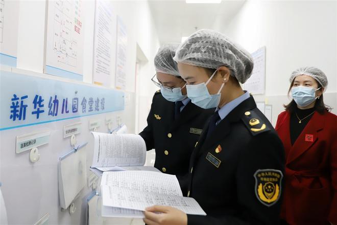 湖北发布秋季校园食品安全提示严禁中小学校和幼儿园制售冷荤类、生食类食品(图1)