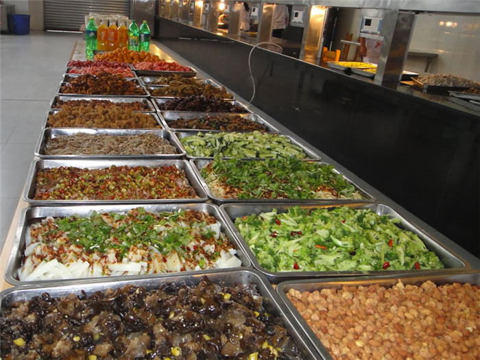 学校食堂承包人拒绝搬出会有哪些法律后果？(图1)