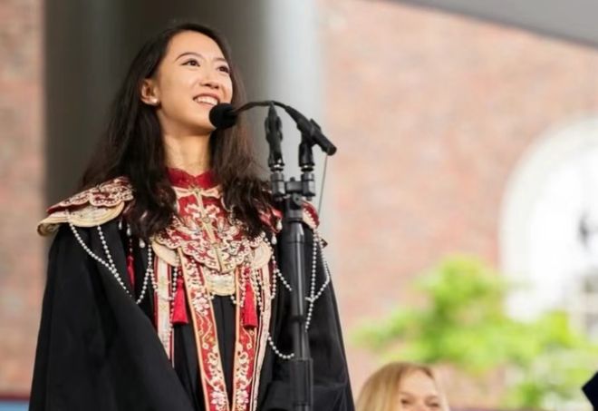 硬凹寒门人设的哈佛蒋小姐翻车：她所谓的励志经历越扒越讽刺(图1)