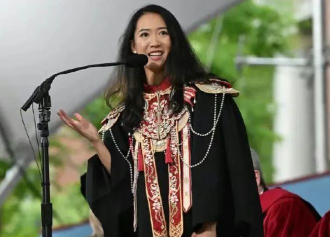 硬凹寒门人设的哈佛蒋小姐翻车：她所谓的励志经历越扒越讽刺(图2)