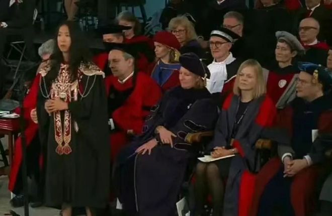 硬凹寒门人设的哈佛蒋小姐翻车：她所谓的励志经历越扒越讽刺(图3)