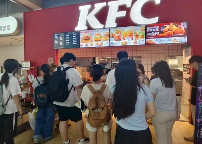 连锁餐饮争抢进高校 新战场上的稳定客流争夺战(图2)