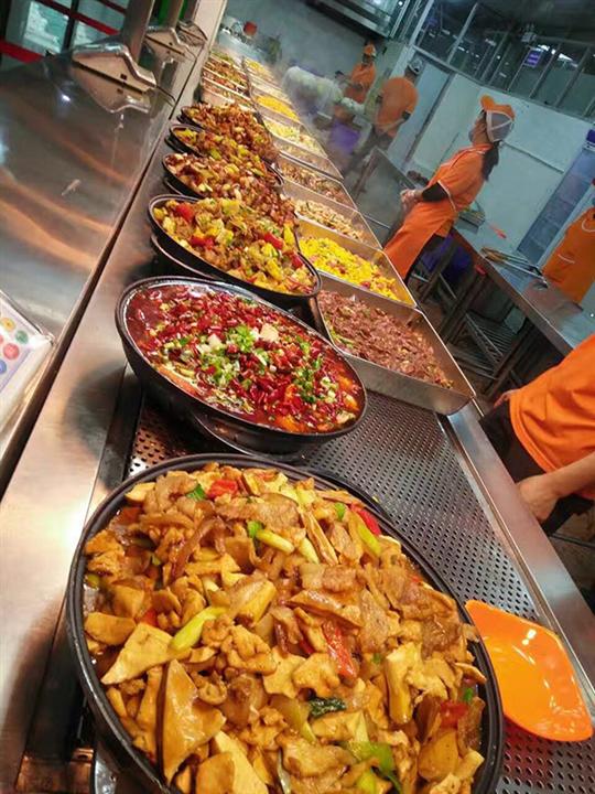 合力打造高质量“校园阳光食堂”--兴化市政协委员戴南履职小组开展协商议事活动(图1)