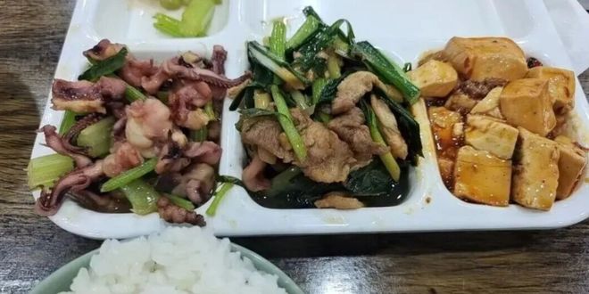 温州15元学生餐像速冻半成品！太夸张？(图2)