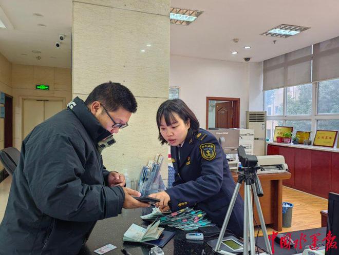 九江海事局“六办”政务举措服务船员办证上岗就业(图2)