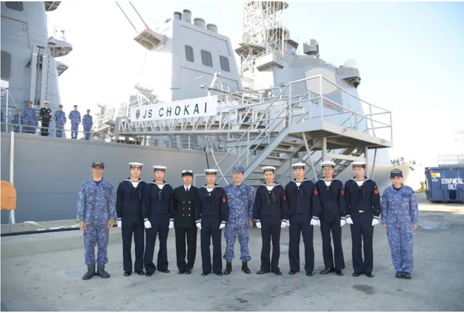 日本 “鸟海” 号驱逐舰抵达美国将配备新型 “战斧” 巡航导弹(图2)