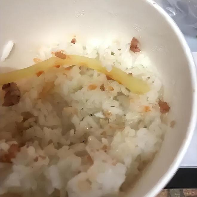 承包学校的食堂饭食却不足(图1)