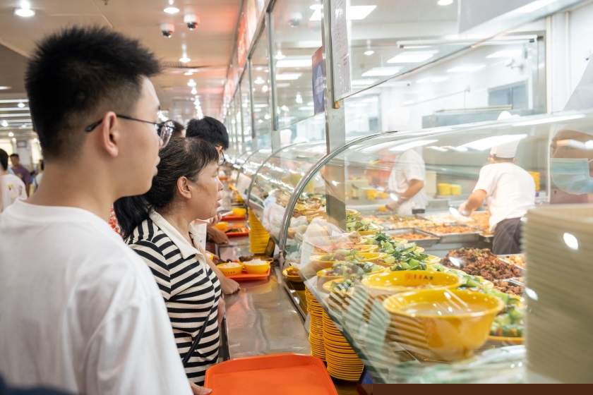 他唤醒石首的春天滋味(图1)