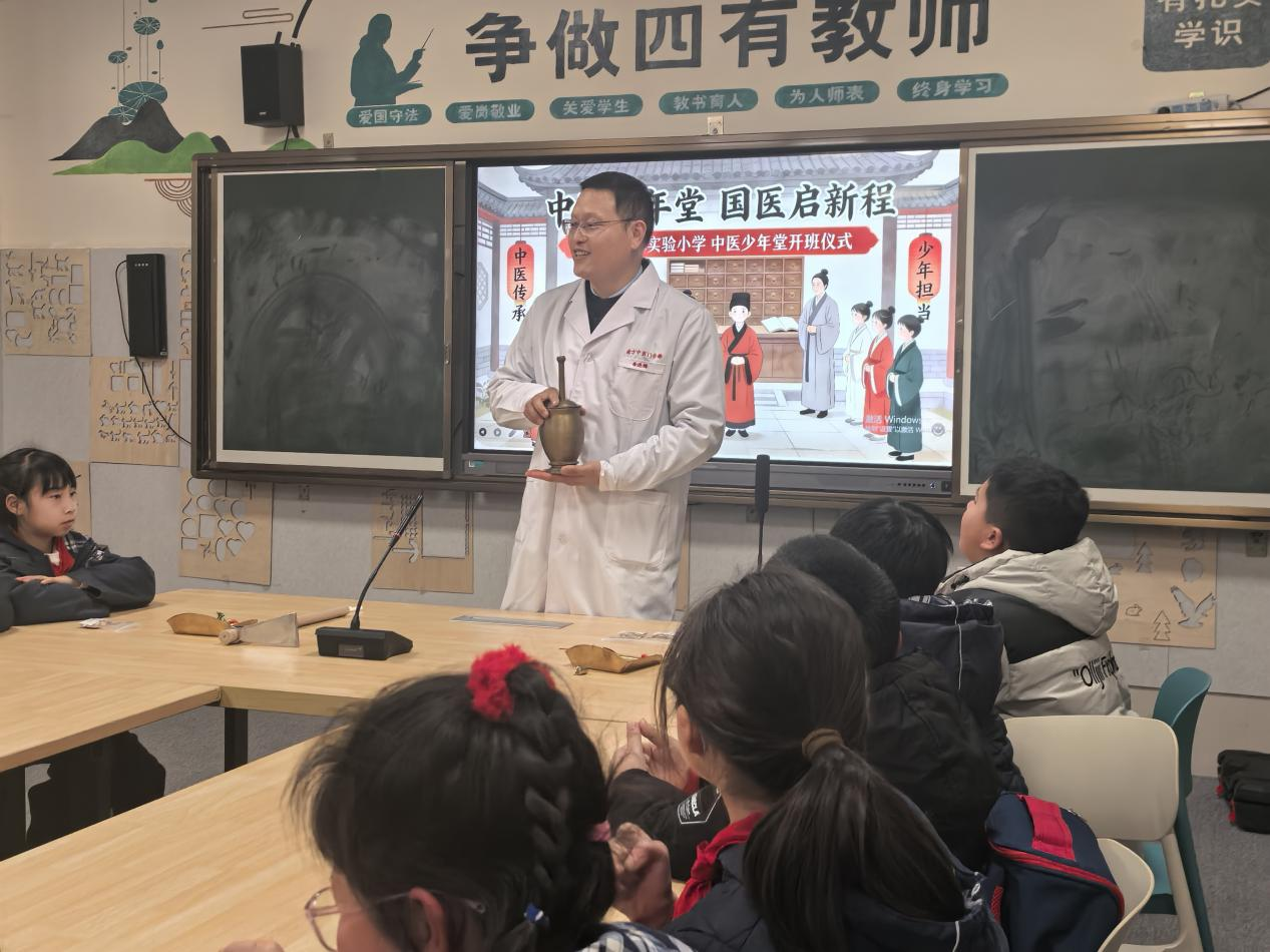 传承国粹润童心 咸宁“中医少年堂”受热捧(图1)