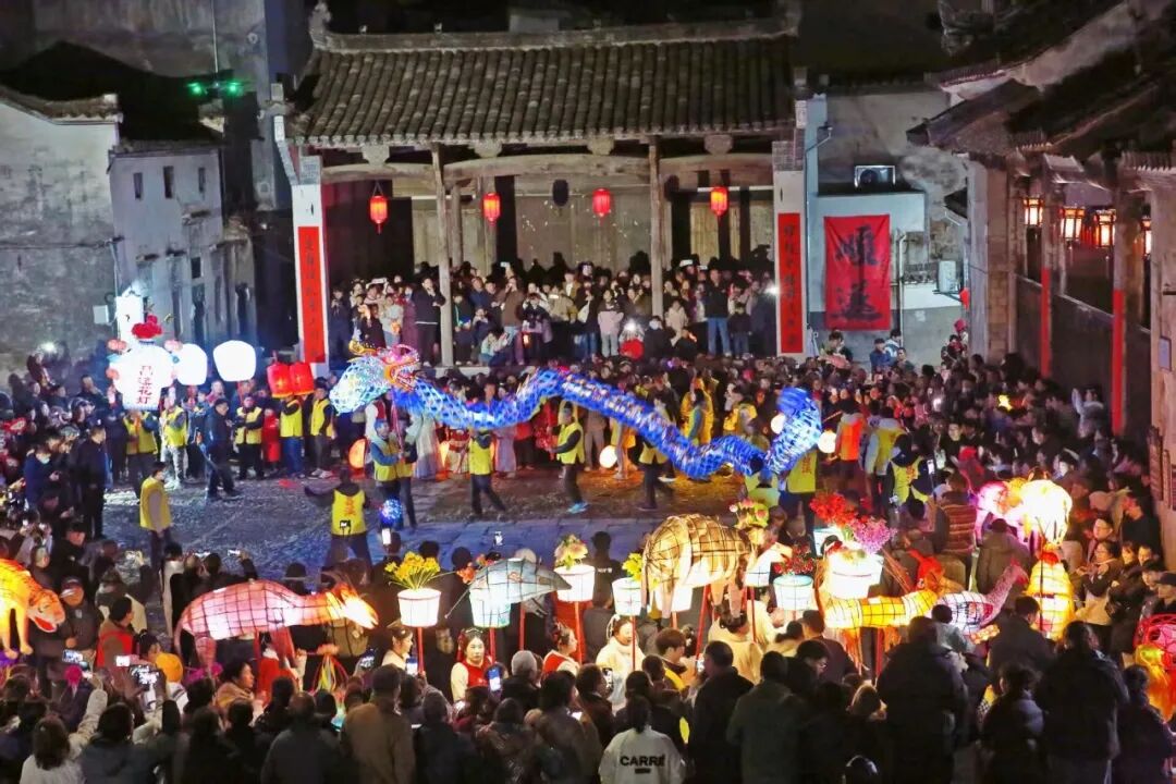 这些爆火的「春日经济」可不只是新“花”样丨南财号热话(图7)