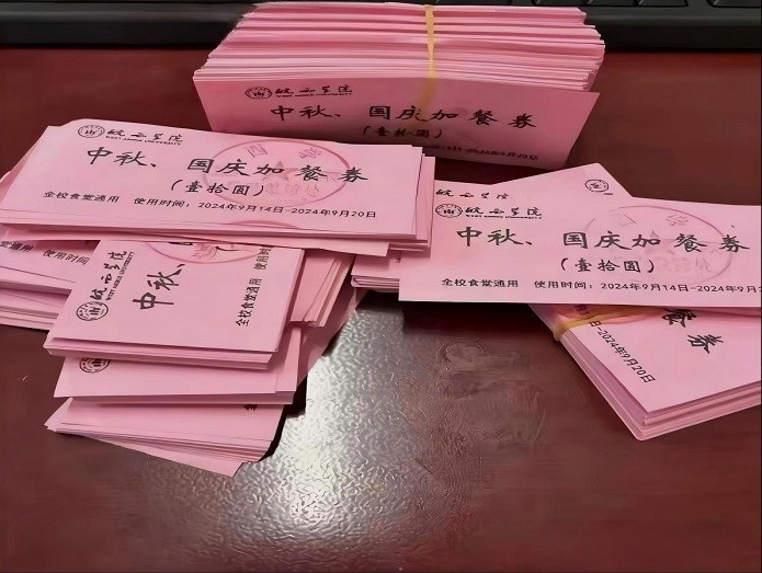 皖西学院餐饮管理服务提升年：匠心守初心 食暖师生心(图2)