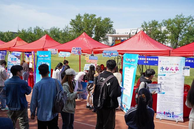 “链青岛·才精彩”青岛市互联网人才直通车跨城引才济南启航(图4)