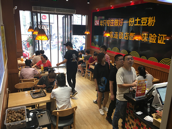 潮流市集、公园夜游、烟火餐饮……东城夏夜新玩法→(图1)